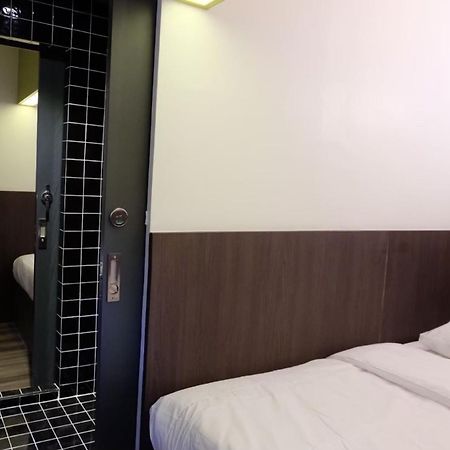 Four Sisters Homestay Bangkok Exterior photo